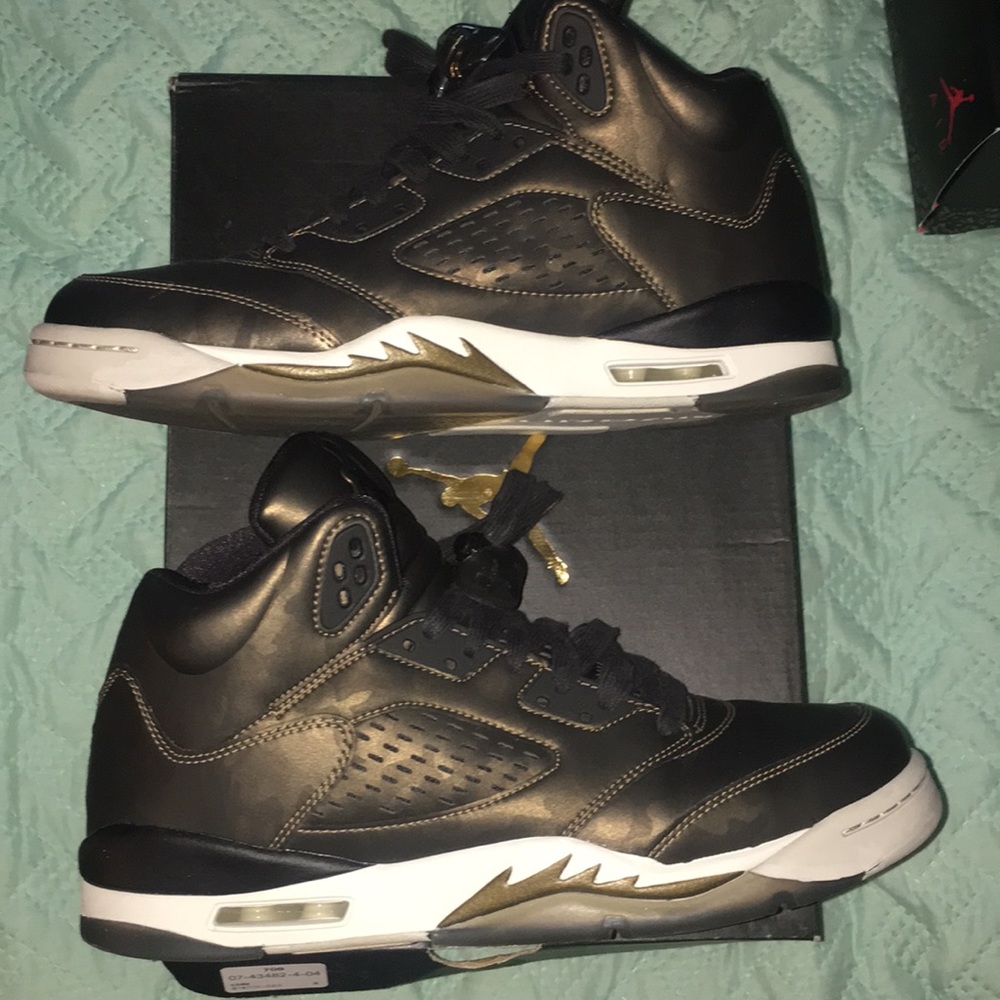 Retro 5 camouflage jordans worn a couple of times